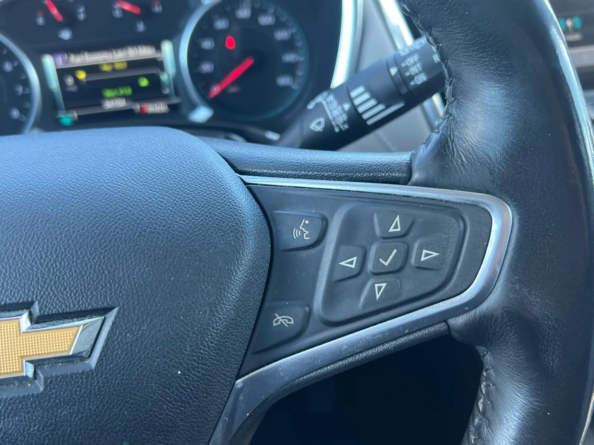 Used 2018 Chevrolet Equinox Premier w/ LPO, Cargo Package AWD/4WD image 16