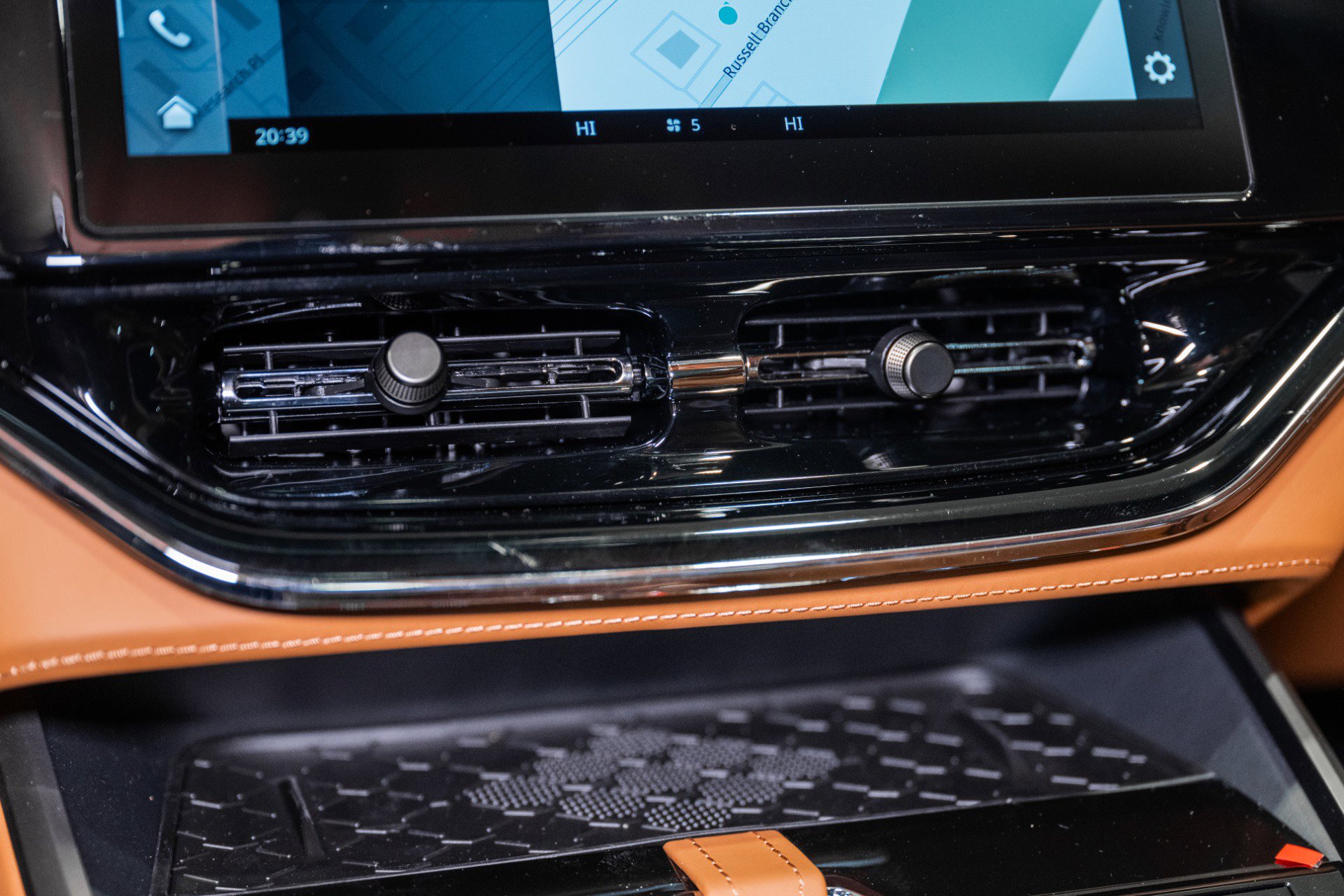 New 2026 Aston Martin DBX 707 image 30