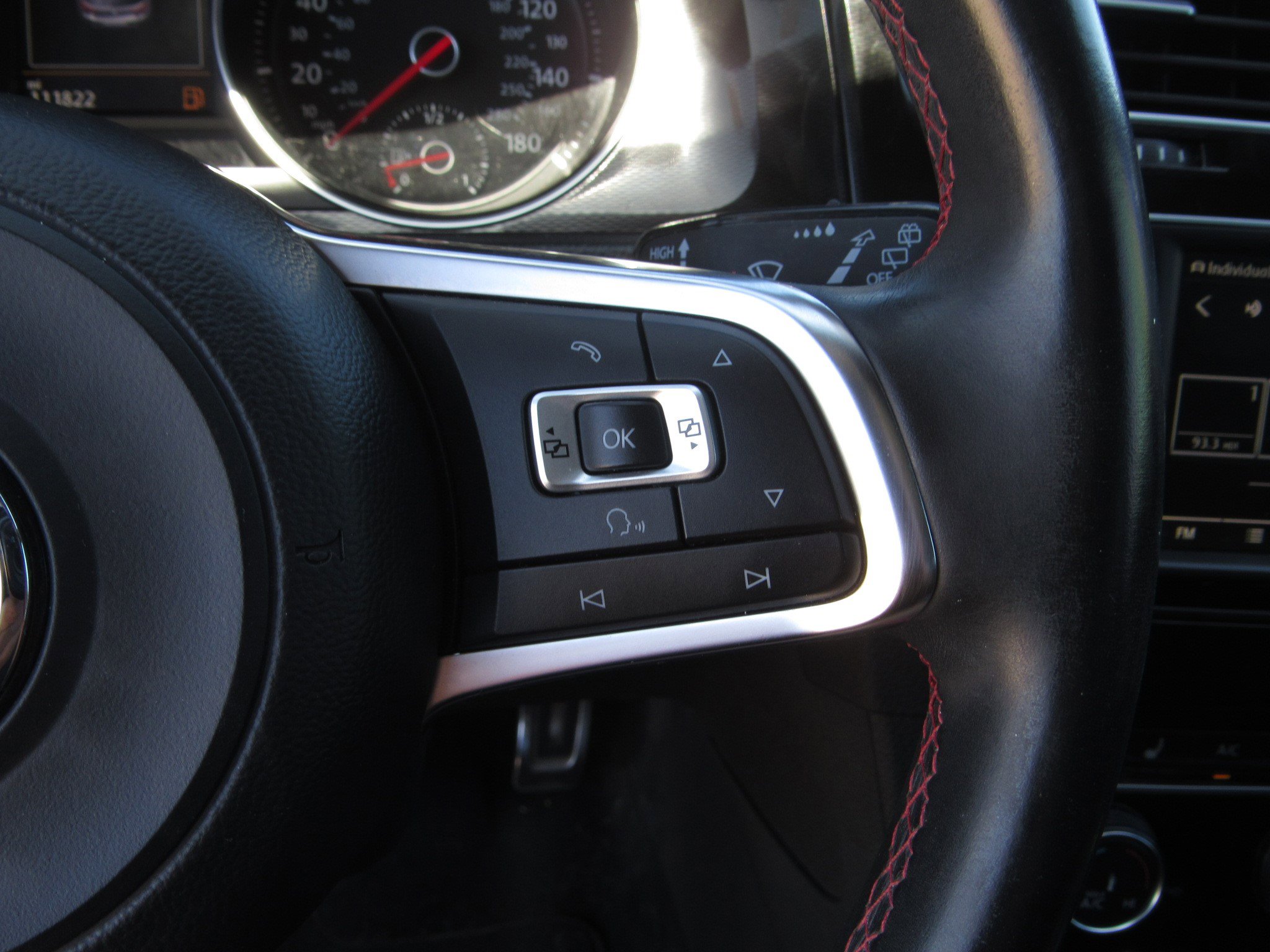 Used 2016 Volkswagen GTI SE image 22