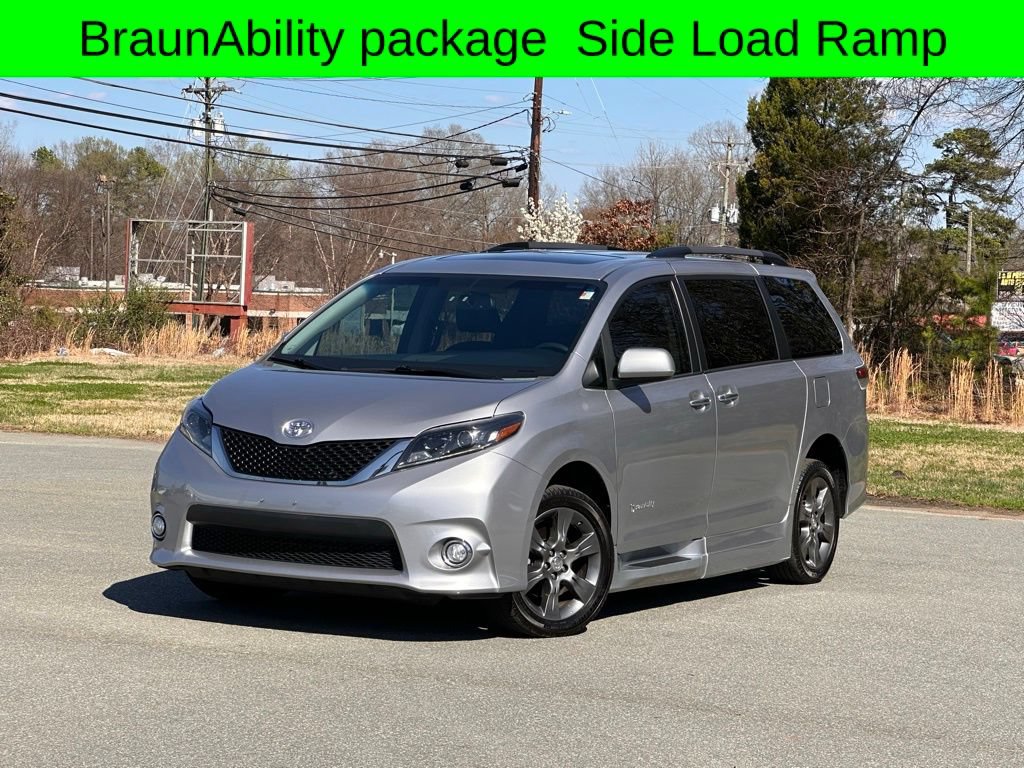 Used 2015 Toyota Sienna SE w/ SE Preferred Package FWD image 5
