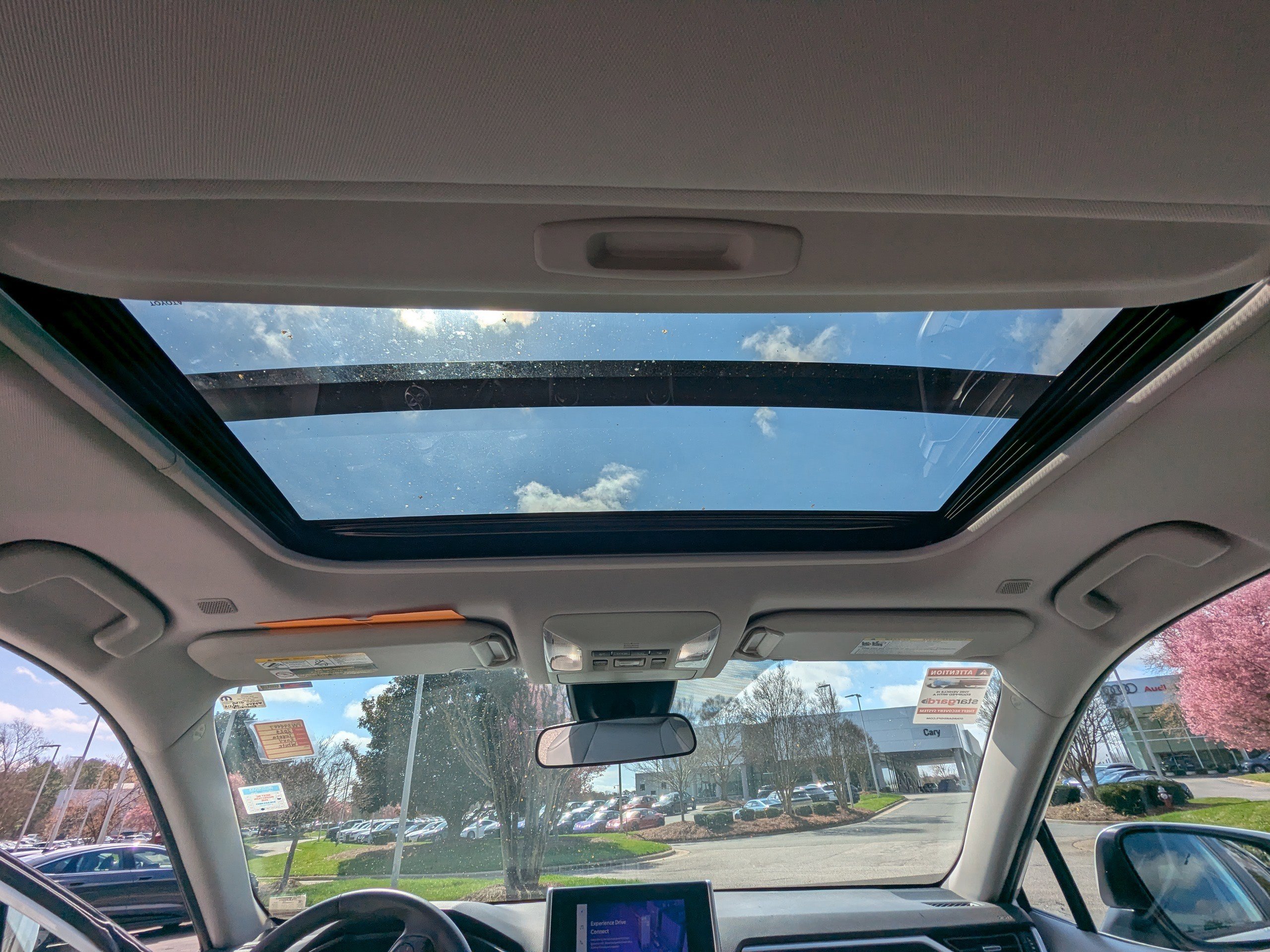 Used 2023 Toyota RAV4 XLE Premium image 13