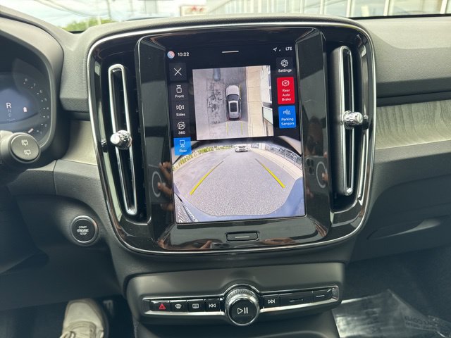 Certified 2025 Volvo XC40 B5 Plus AWD/4WD image 26