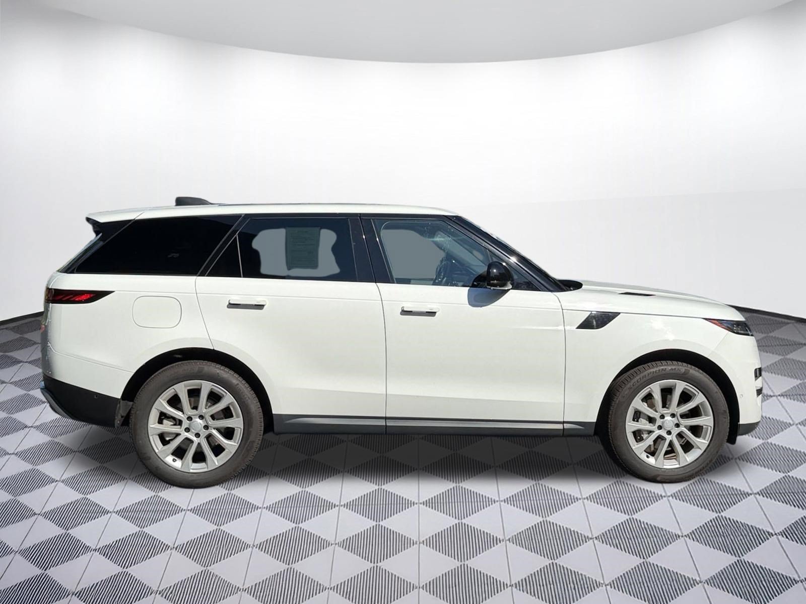 Used 2025 Land Rover Range Rover Sport SE AWD/4WD image 8