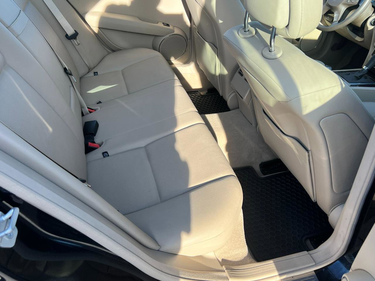 Used 2010 Mercedes-Benz C 300 Sedan image 24
