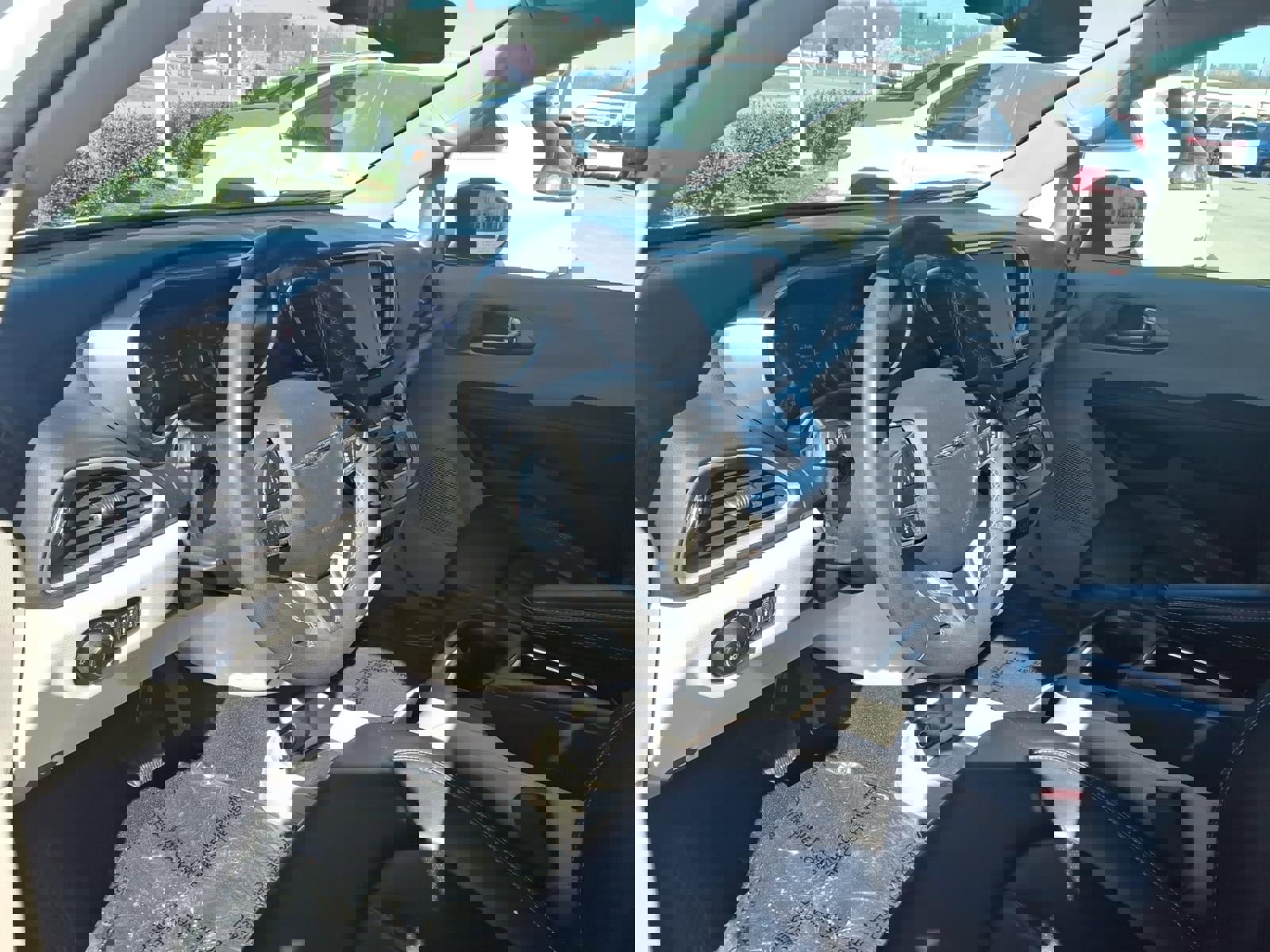 Used 2023 Chrysler Pacifica Touring-L image 7