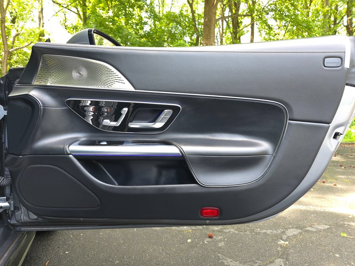 Used 2023 Mercedes-Benz SL 43 AMG w/ Driver Assistance Package image 22