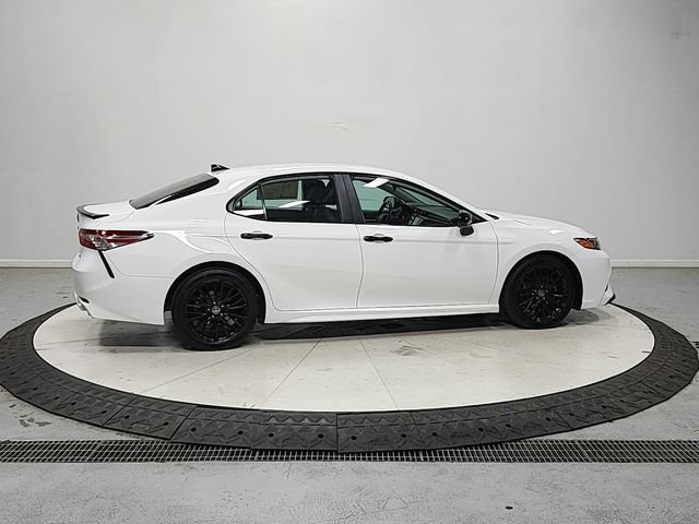 Used 2020 Toyota Camry SE FWD image 8