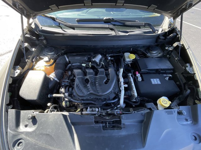 Used 2017 Jeep Cherokee Overland w/ Technology Group FWD image 29