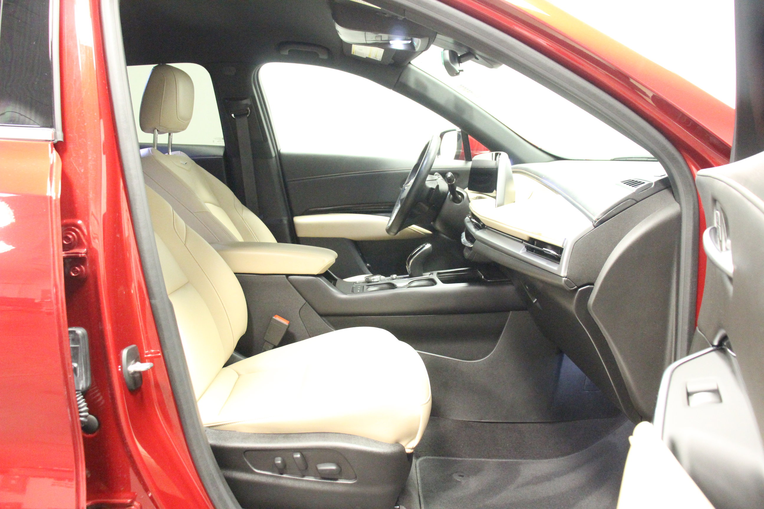 Used 2024 Cadillac XT4 Luxury image 16