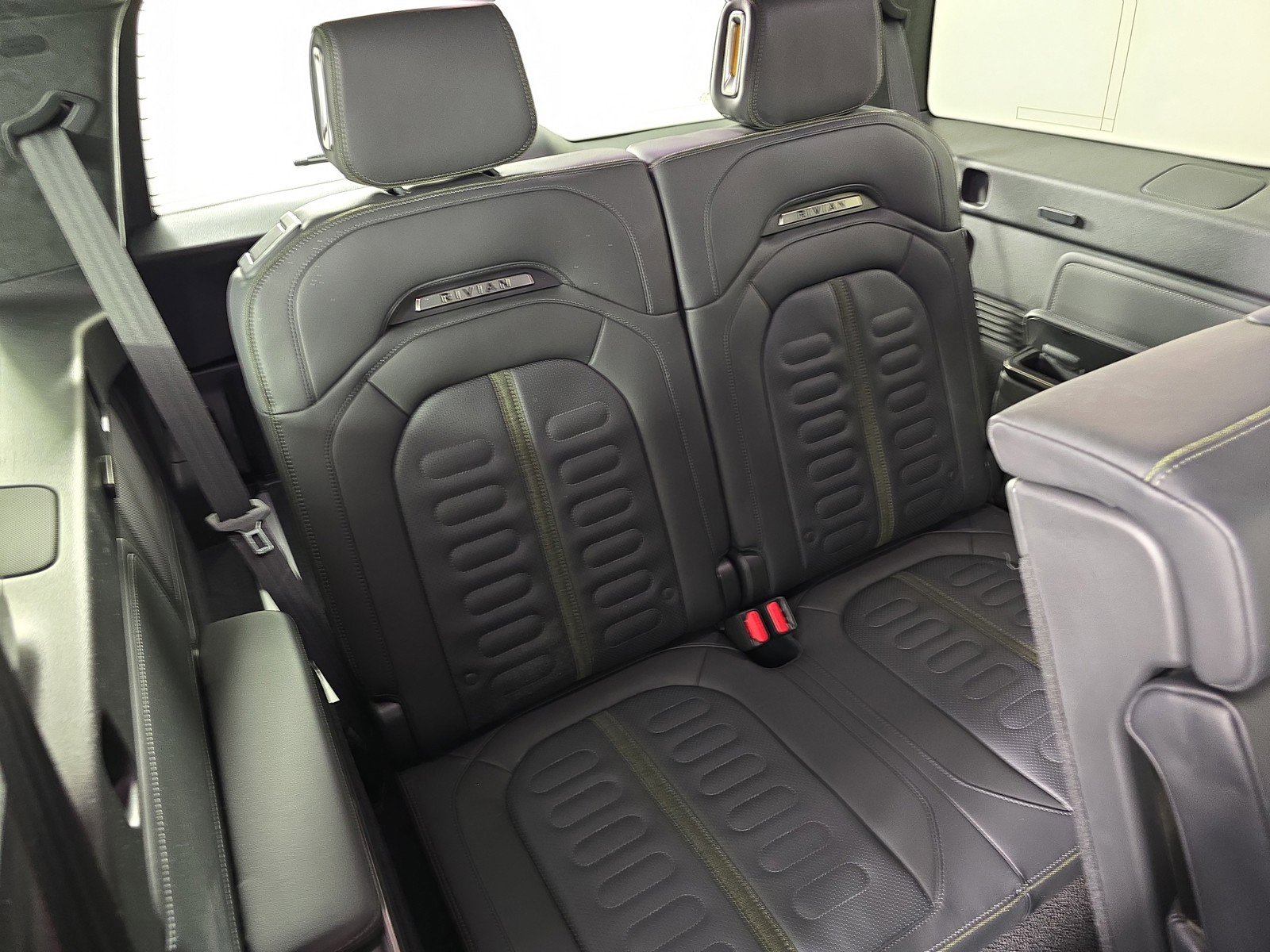 Used 2023 Rivian R1S Adventure image 25