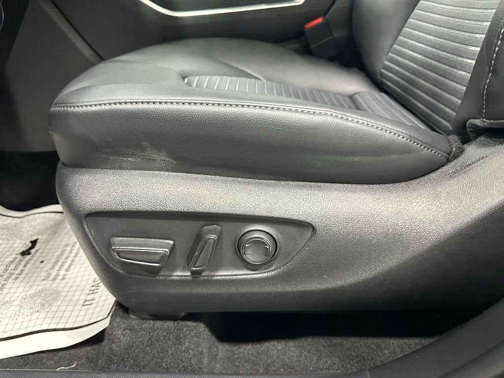 Used 2025 Toyota Highlander XSE image 12