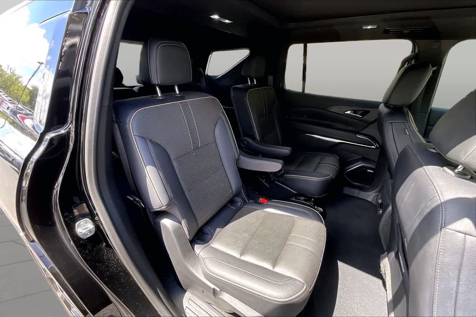 Used 2025 Chevrolet Traverse High Country w/ LPO, Floor Liner Package FWD image 50