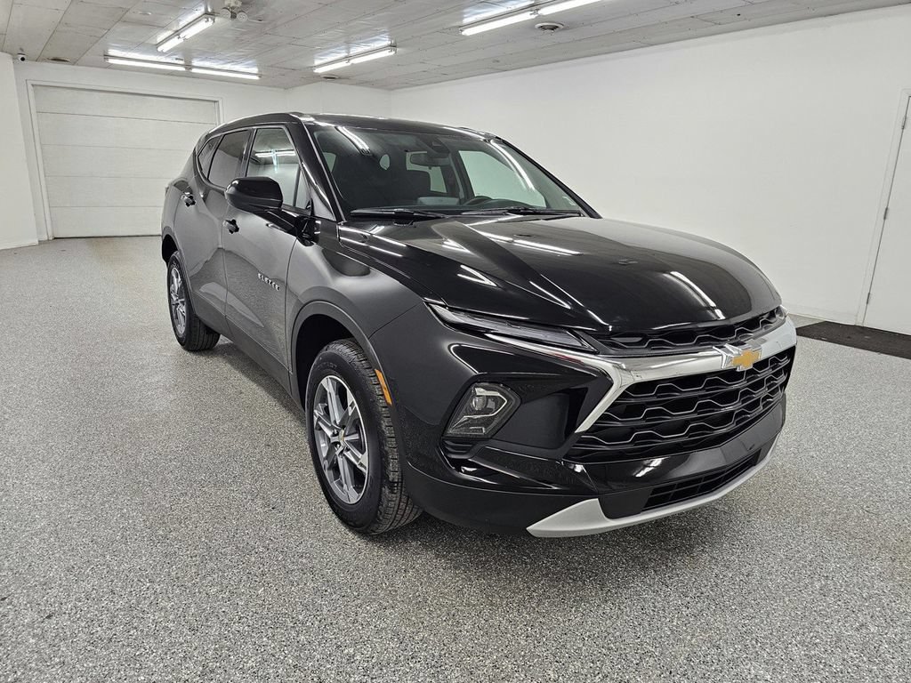 Used 2026 Chevrolet Blazer LT FWD image 3