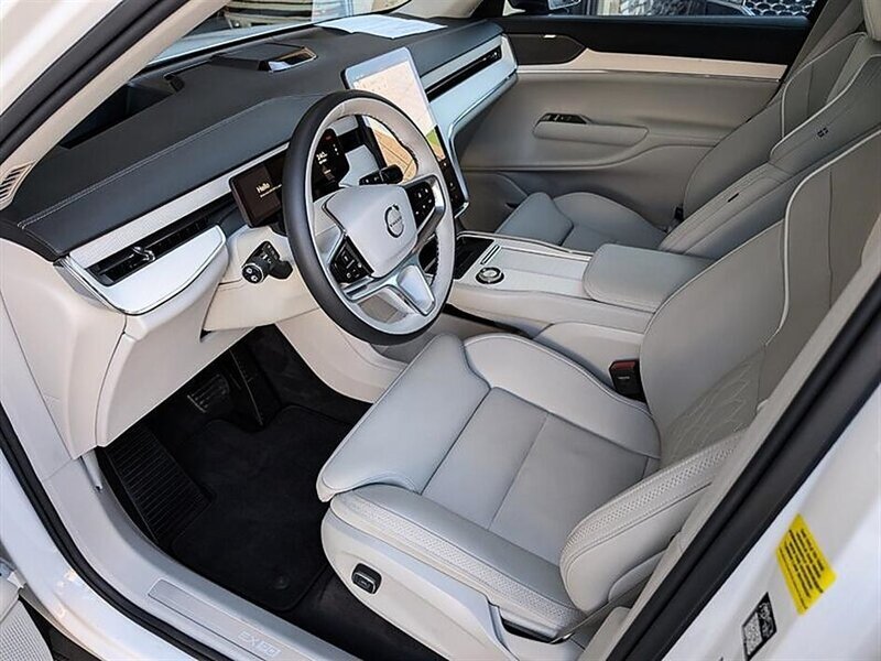 Used 2025 Volvo EX90 Ultra AWD/4WD image 2