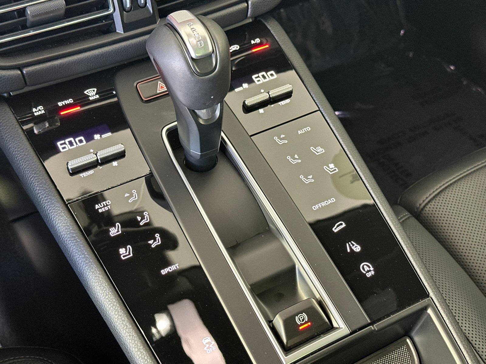 Certified 2026 Porsche Macan AWD/4WD image 24