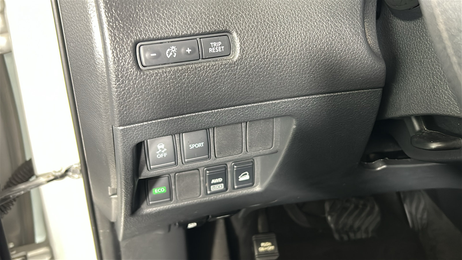 Used 2016 Nissan Rogue S AWD/4WD image 24
