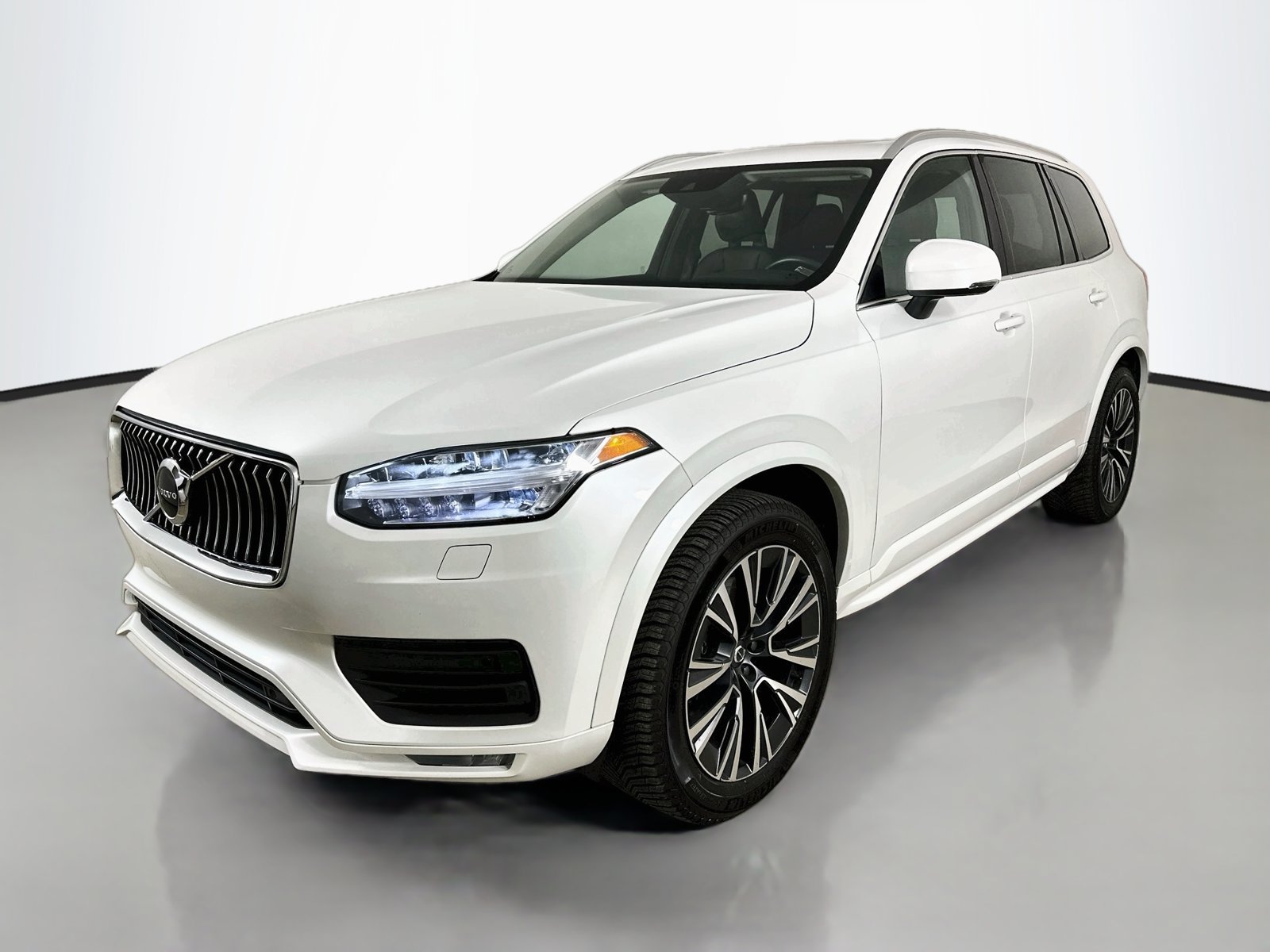 Used 2022 Volvo XC90 T5 Momentum w/ Climate Package