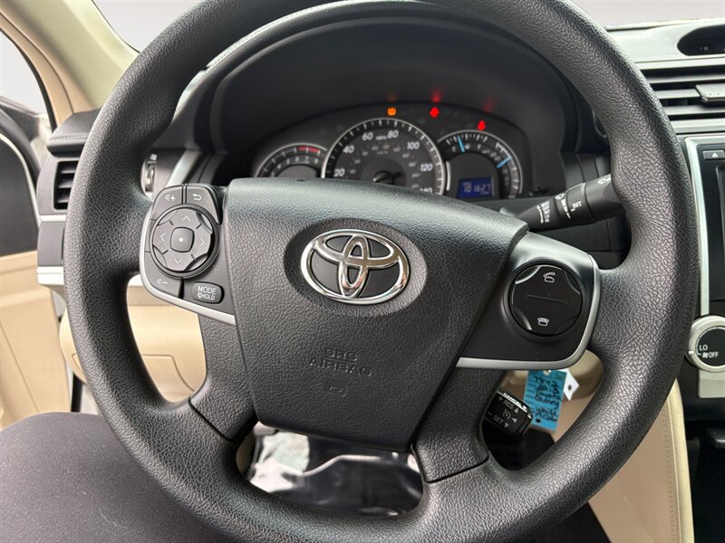 Used 2013 Toyota Camry LE FWD image 13