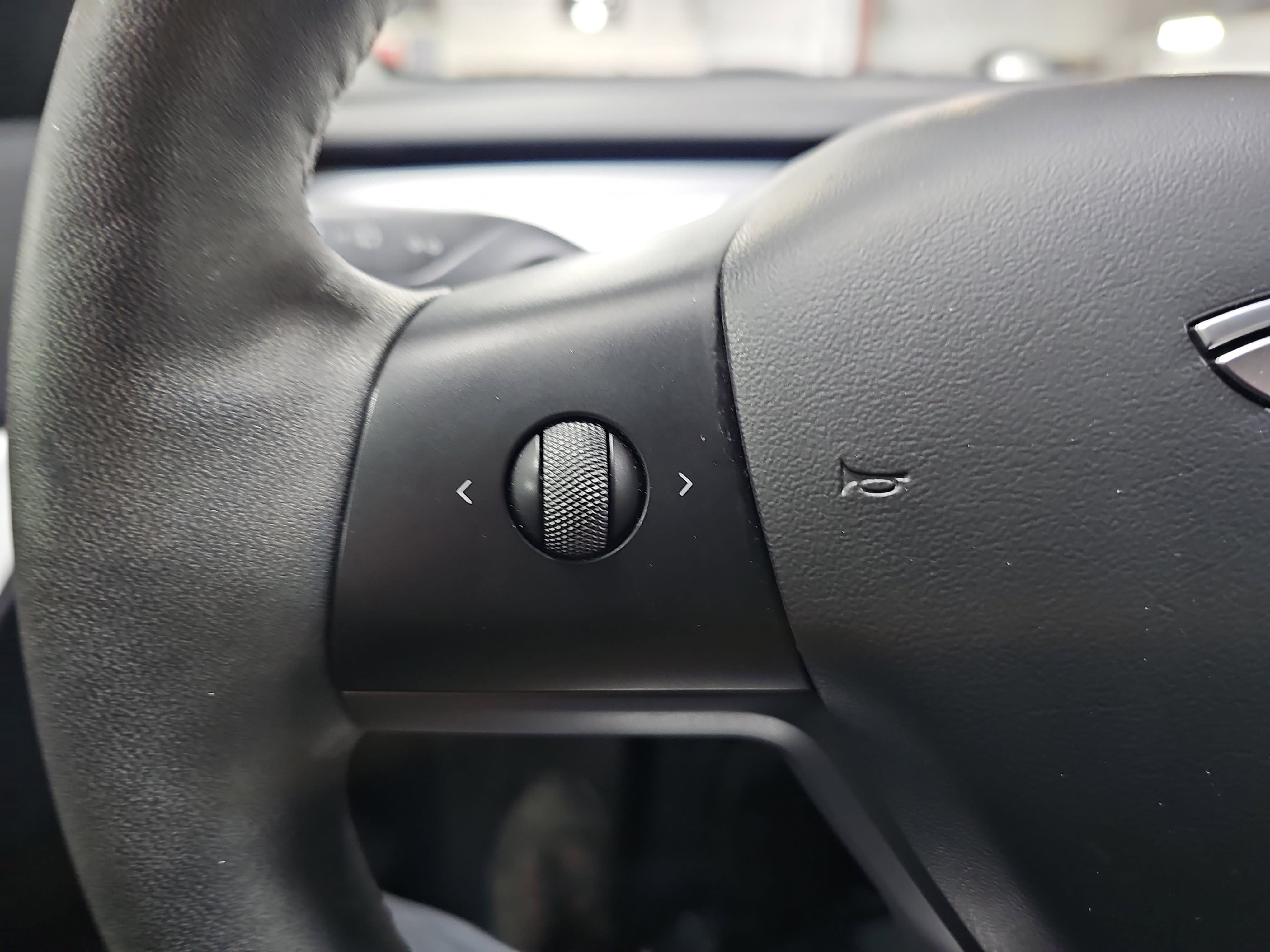 Used 2022 Tesla Model Y Long Range image 18