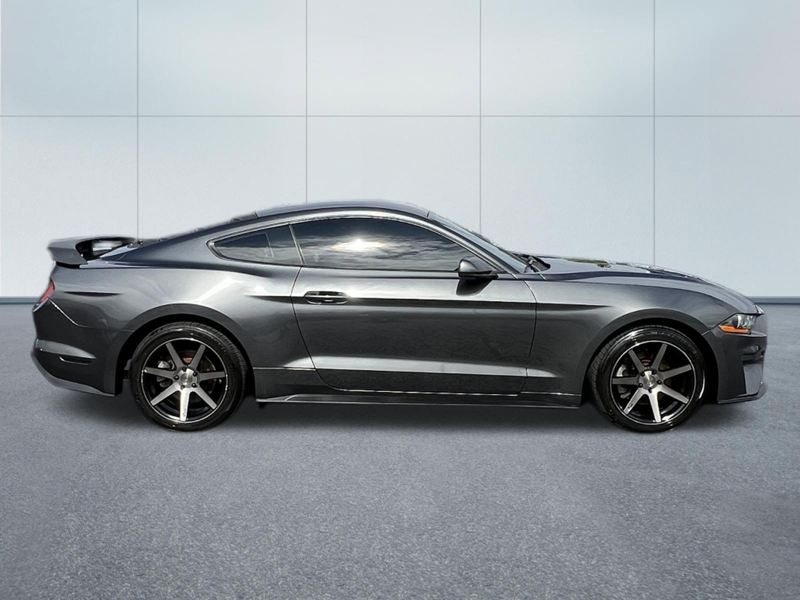 Used 2018 Ford Mustang Coupe w/ Equipment Group 101A RWD image 7