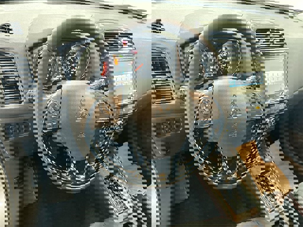 New 2025 Mitsubishi Outlander Sport SE image 10