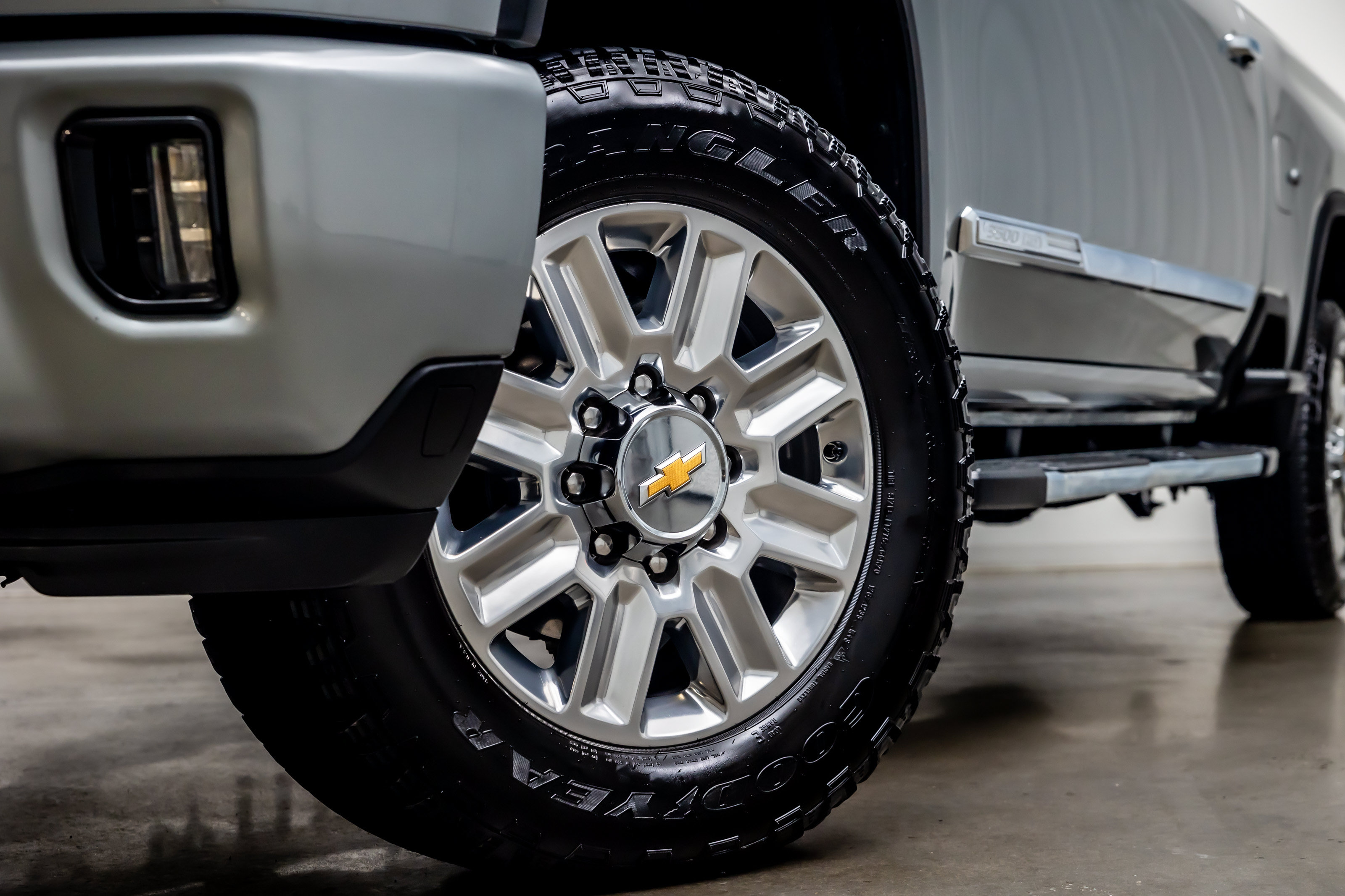 Used 2025 Chevrolet Silverado 3500 High Country w/ Technology Package AWD/4WD image 25