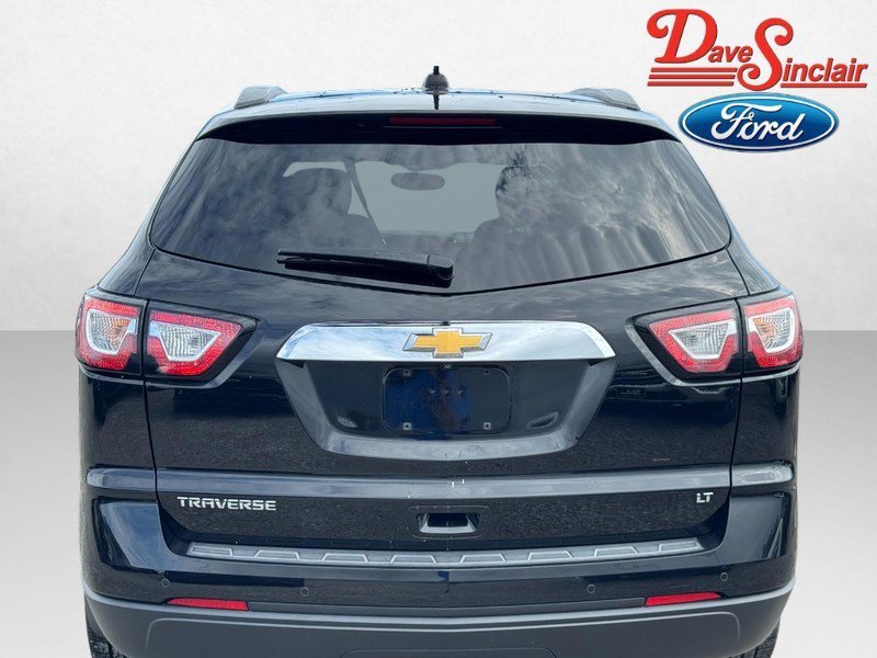 Used 2017 Chevrolet Traverse LT w/ Style and Technology Package FWD image 8