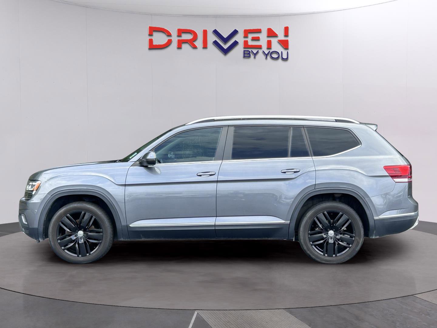 Used 2018 Volkswagen Atlas SEL FWD image 2