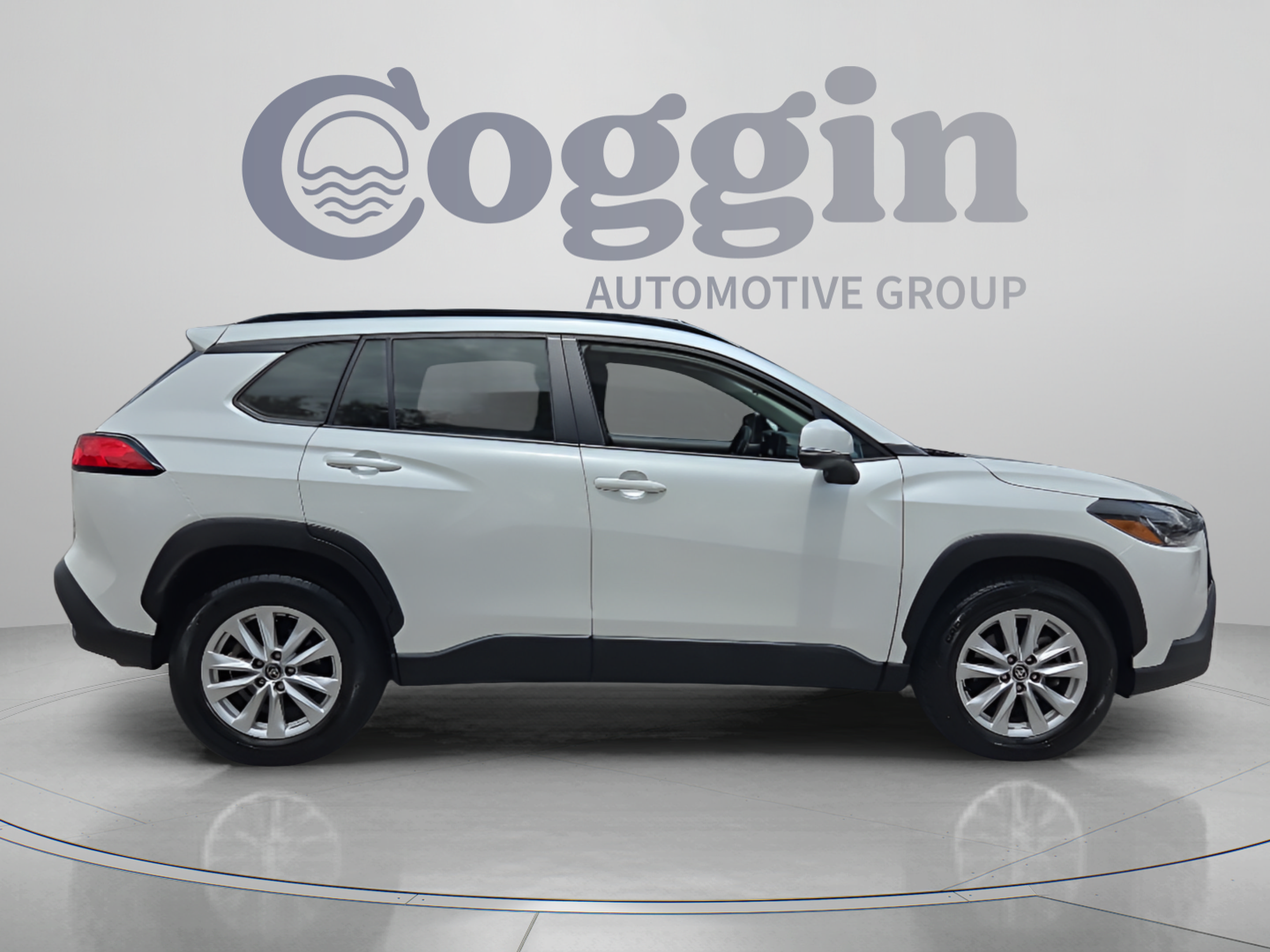 Used 2023 Toyota Corolla Cross LE AWD/4WD image 6