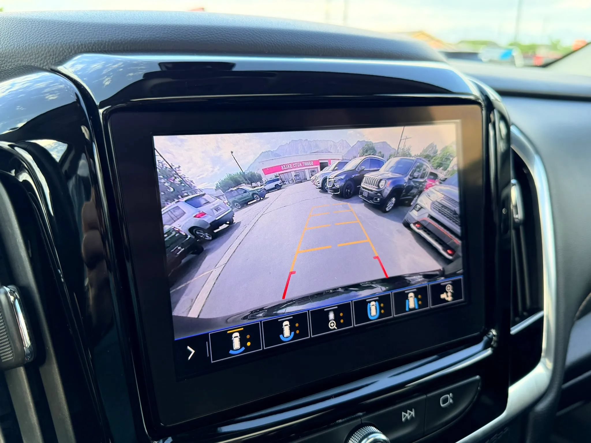 Used 2021 Chevrolet Traverse Premier w/ Redline Edition AWD/4WD image 19