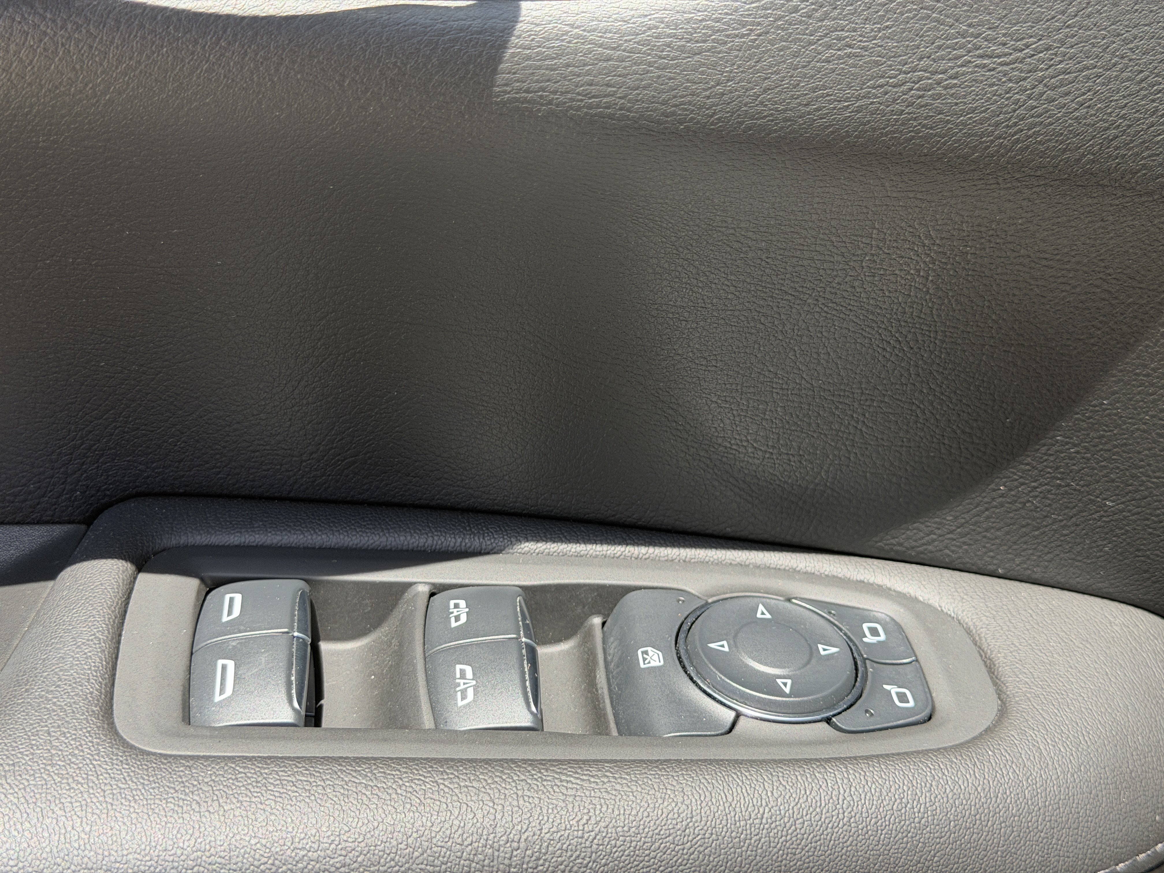 Certified 2025 Cadillac XT5 Luxury FWD image 18