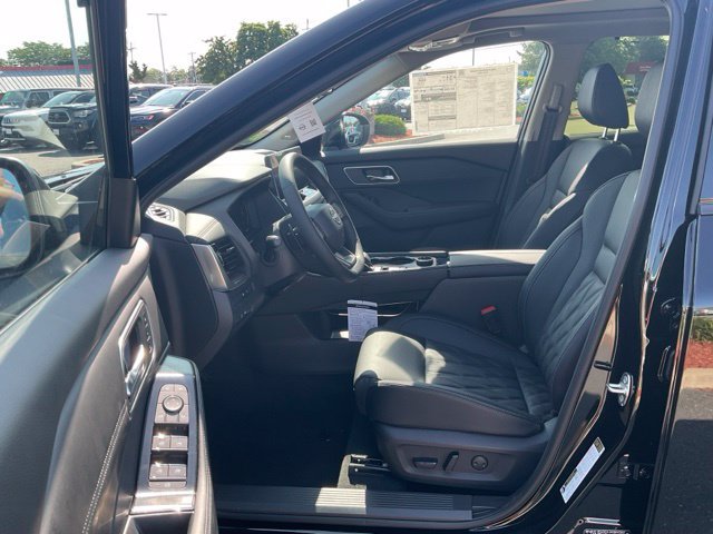 New 2026 Nissan Rogue Platinum w/ Platinum Premium Package AWD/4WD image 13