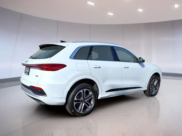 Used 2025 Audi Q5 Premium w/ Convenience Package image 4