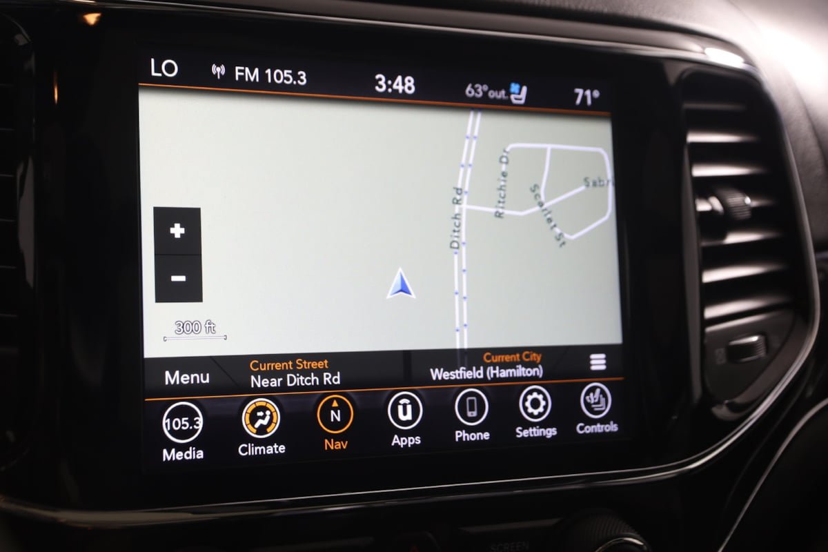 Used 2021 Jeep Grand Cherokee Overland AWD/4WD image 9