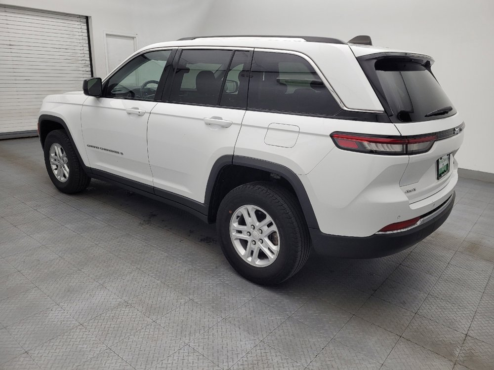 Used 2023 Jeep Grand Cherokee Laredo AWD/4WD image 3
