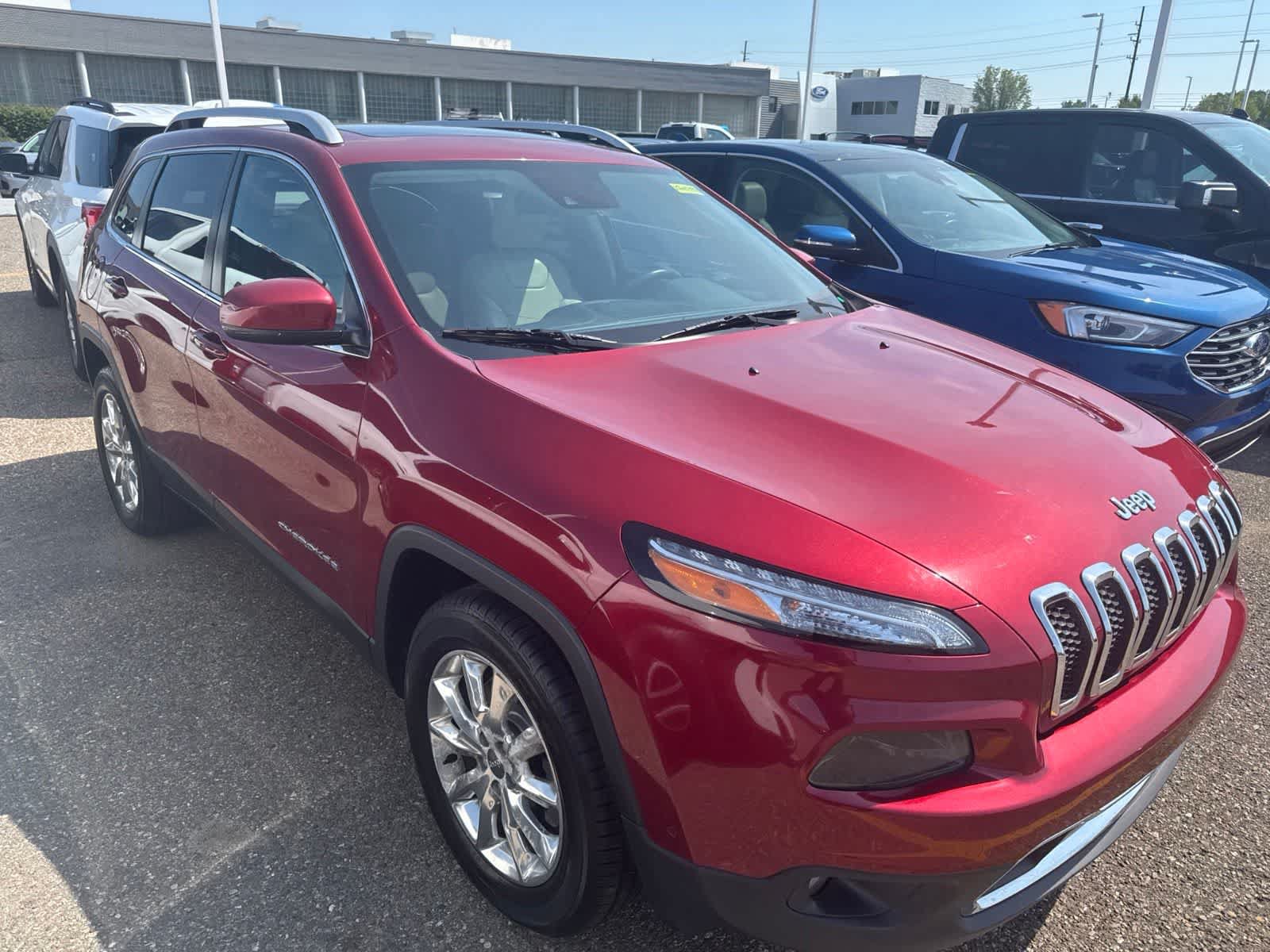 Used 2016 Jeep Cherokee Limited w/ Luxury Group AWD/4WD image 9
