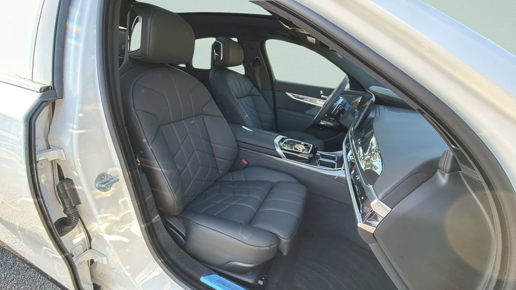 New 2026 BMW 760i xDrive image 31