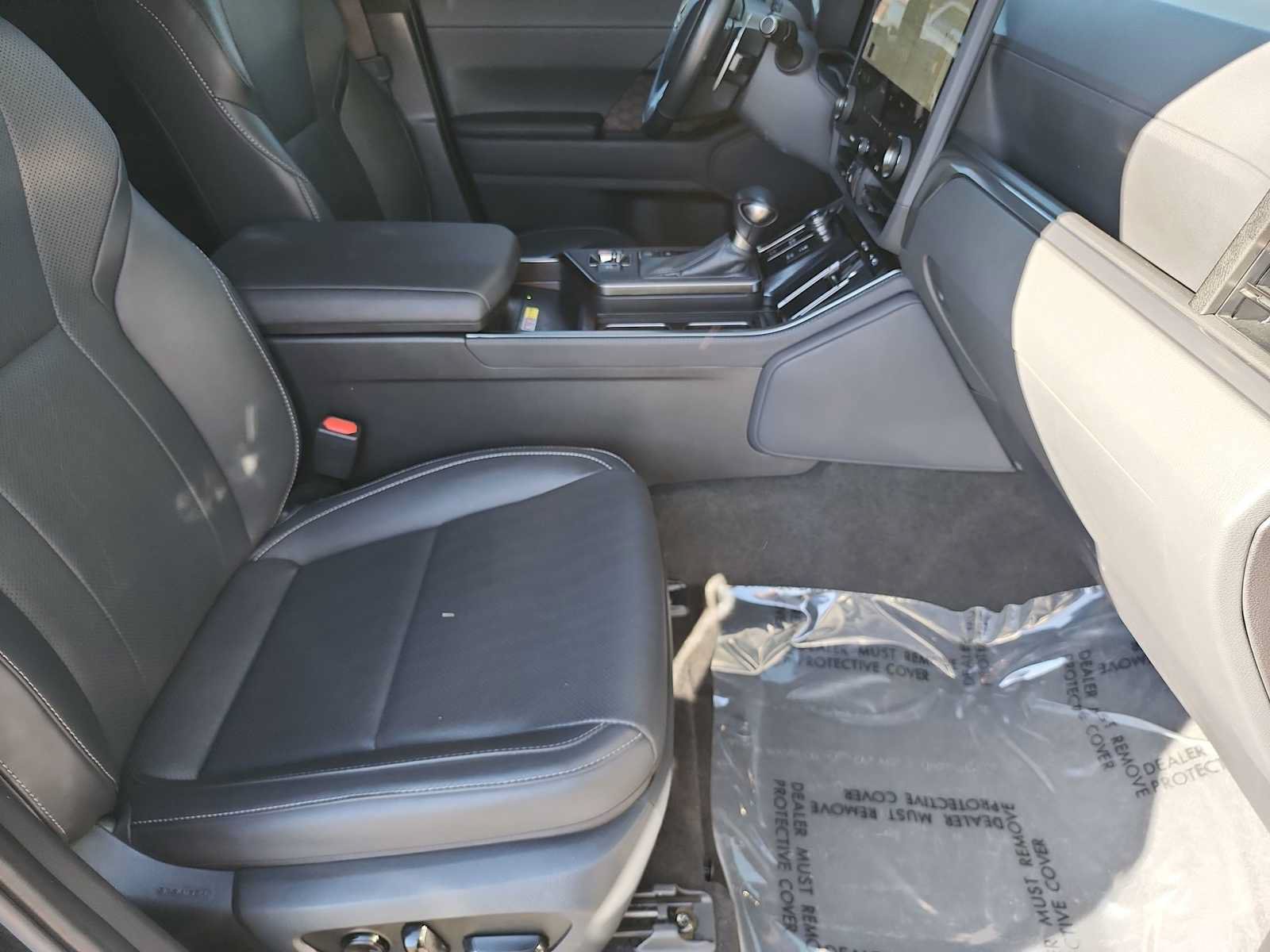 Used 2025 Lexus GX 550 w/ Accessory Package (2T) AWD/4WD image 24