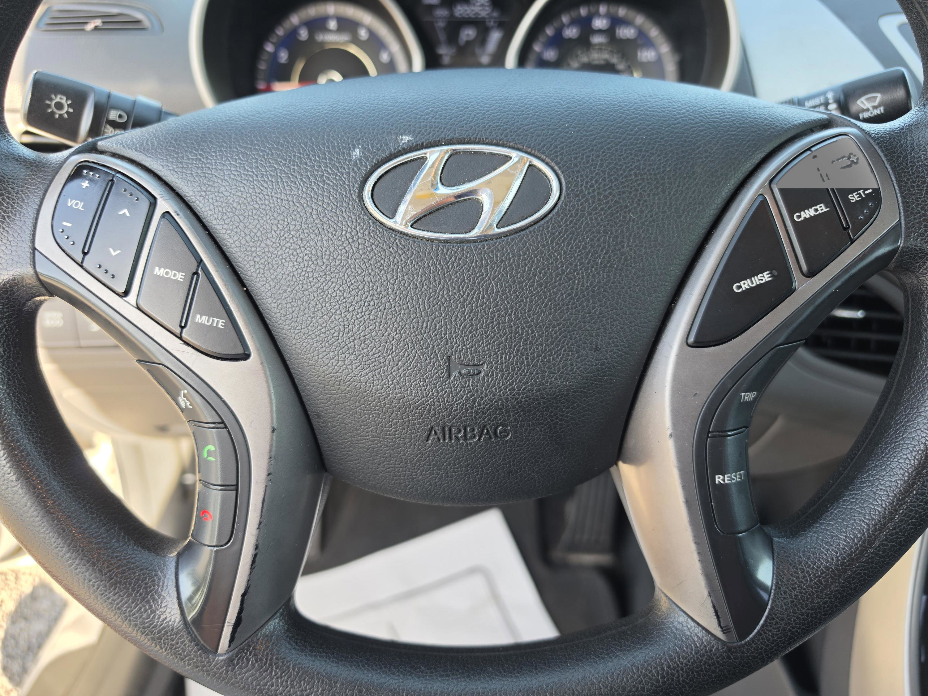 Used 2013 Hyundai Elantra GLS w/ Preferred Pkg image 28