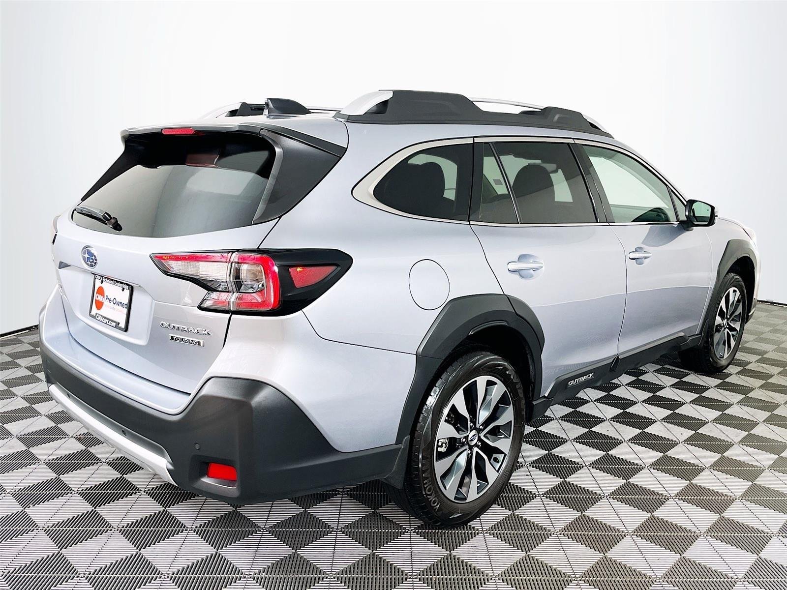 Used 2025 Subaru Outback Touring AWD/4WD image 10