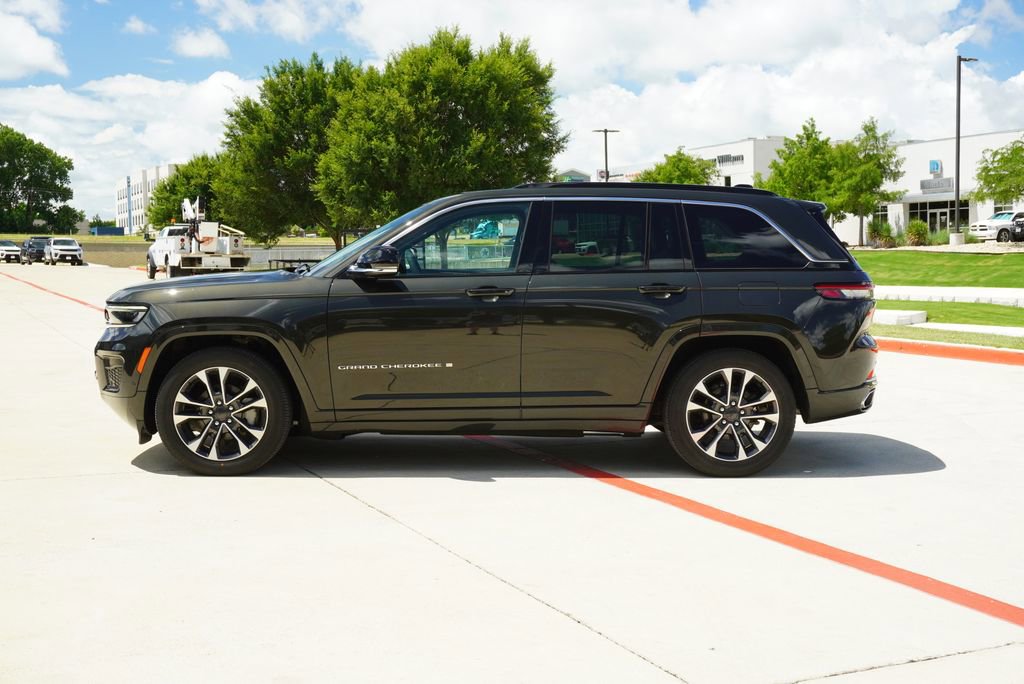 Used 2024 Jeep Grand Cherokee Overland w/ Luxury Tech Group IV AWD/4WD image 2
