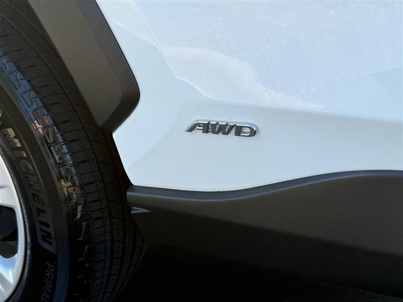 Used 2021 Toyota RAV4 XLE AWD/4WD image 4