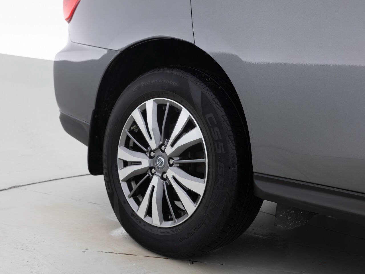 Used 2018 Nissan Pathfinder S AWD/4WD image 19