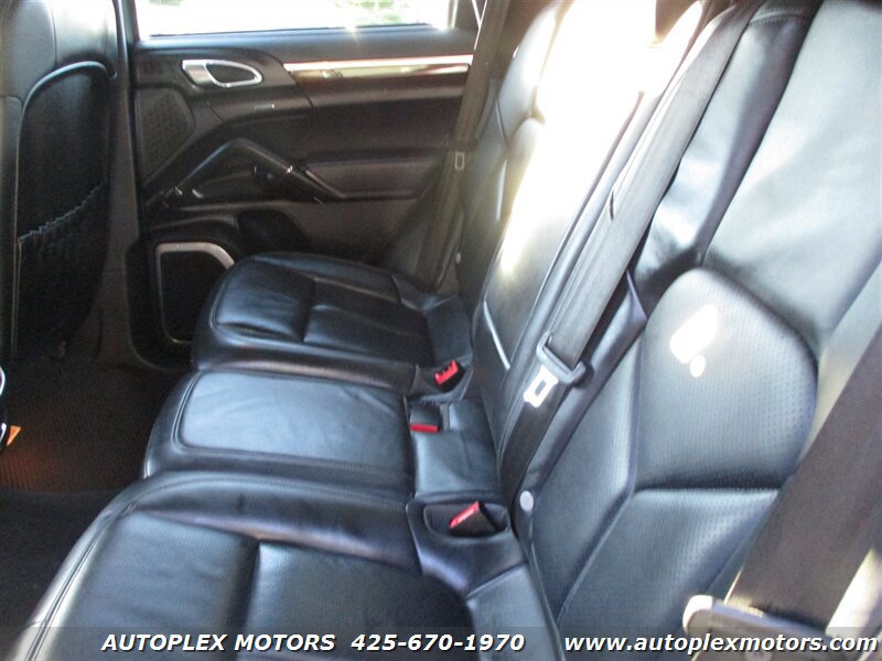Used 2011 Porsche Cayenne Turbo AWD/4WD image 16
