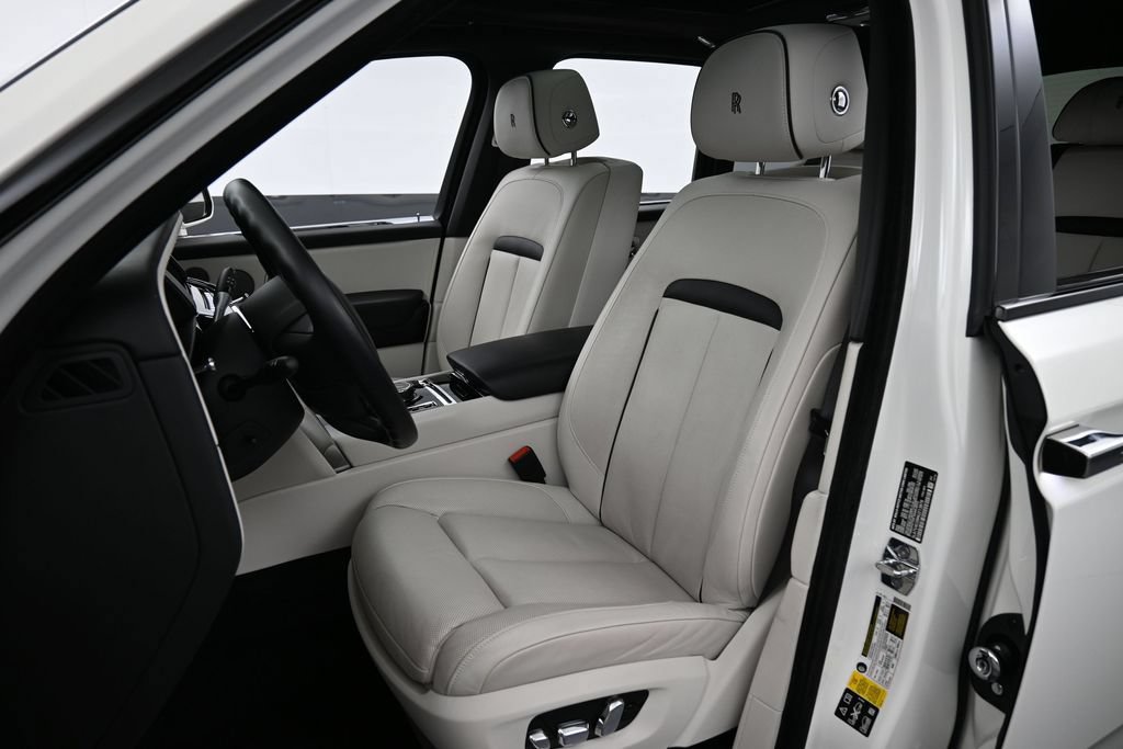 Certified 2022 Rolls-Royce Cullinan w/ Dark Exterior Package AWD/4WD image 5