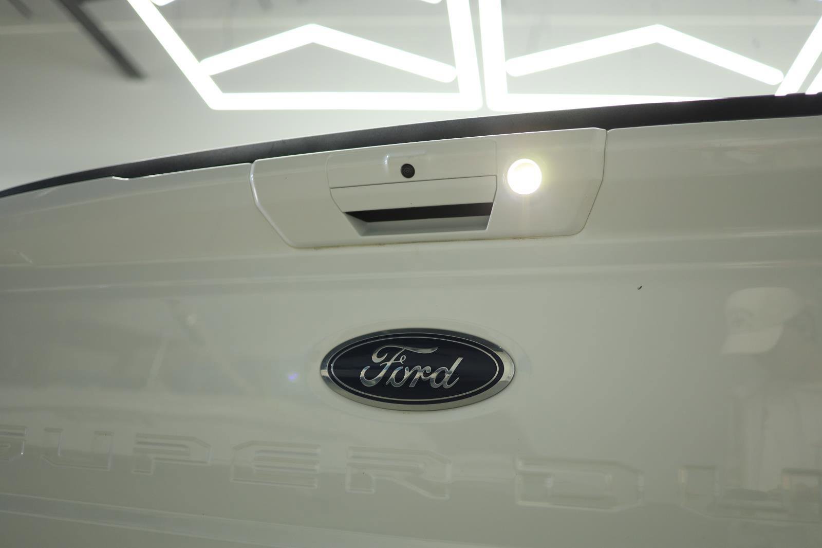 Used 2023 Ford F350 Lariat image 11