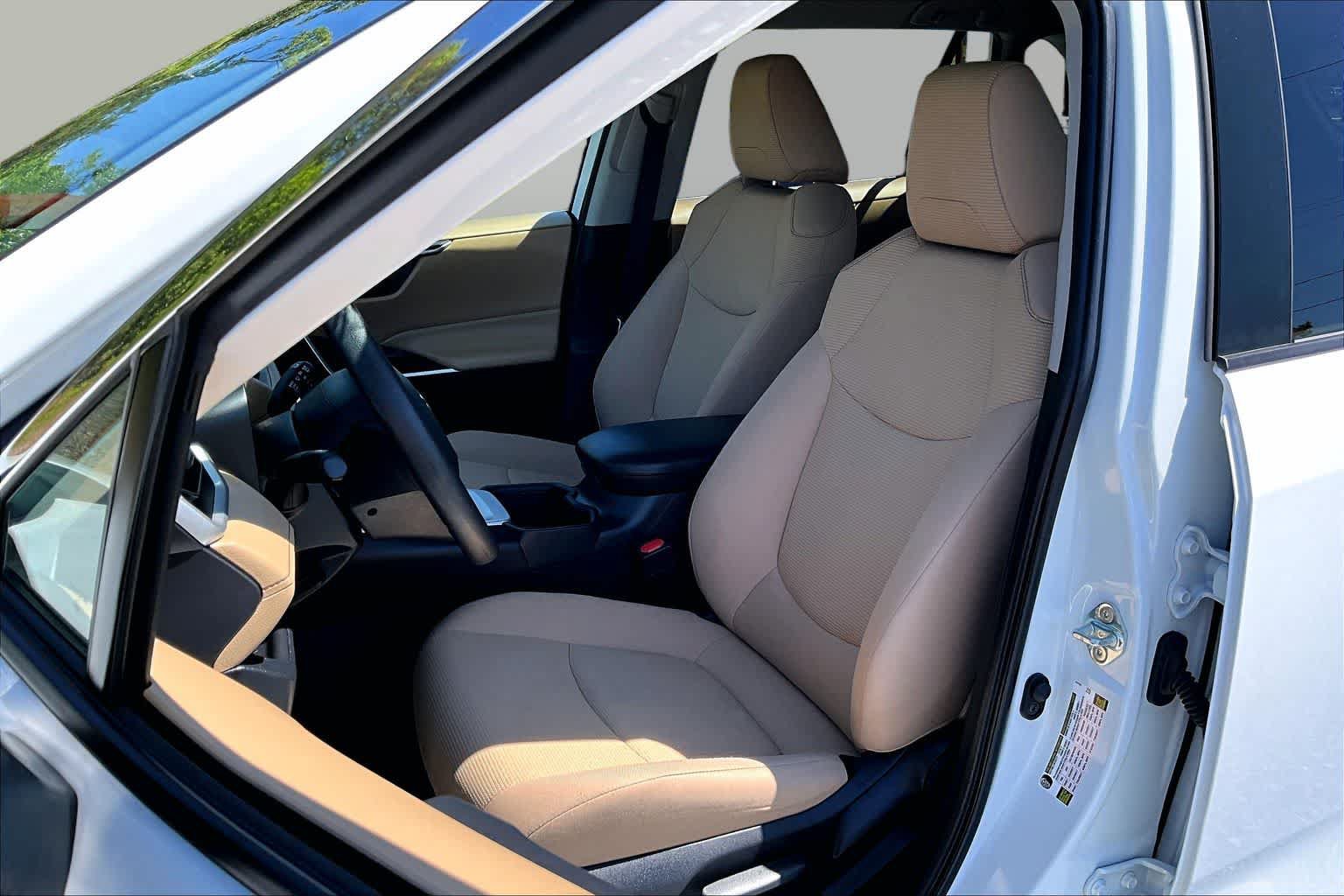 Certified 2023 Toyota RAV4 LE AWD/4WD image 14