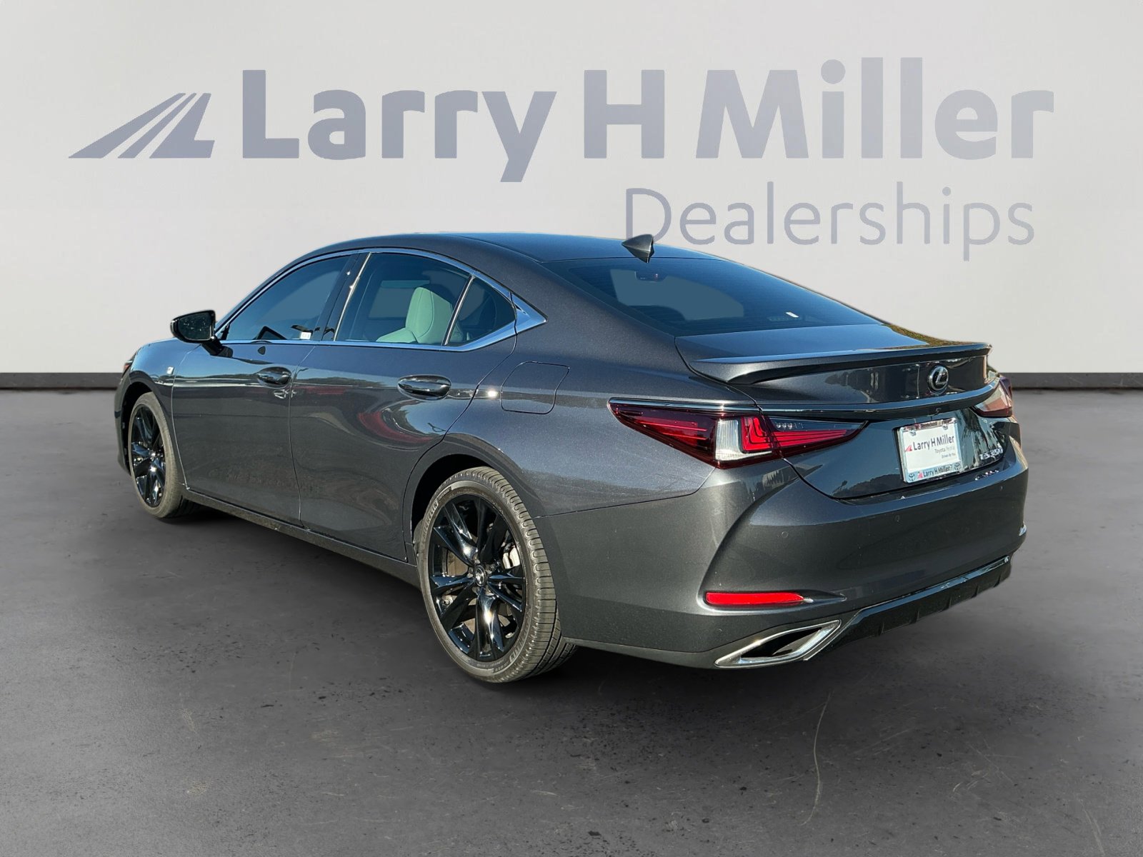 Used 2023 Lexus ES 350 F Sport image 3