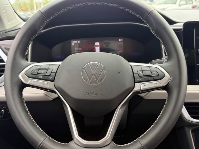 Used 2025 Volkswagen Taos SE AWD/4WD image 9