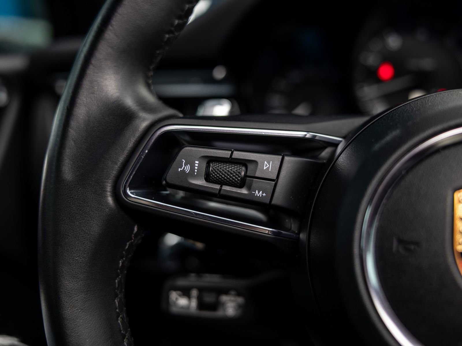 Certified 2023 Porsche Macan AWD/4WD image 30
